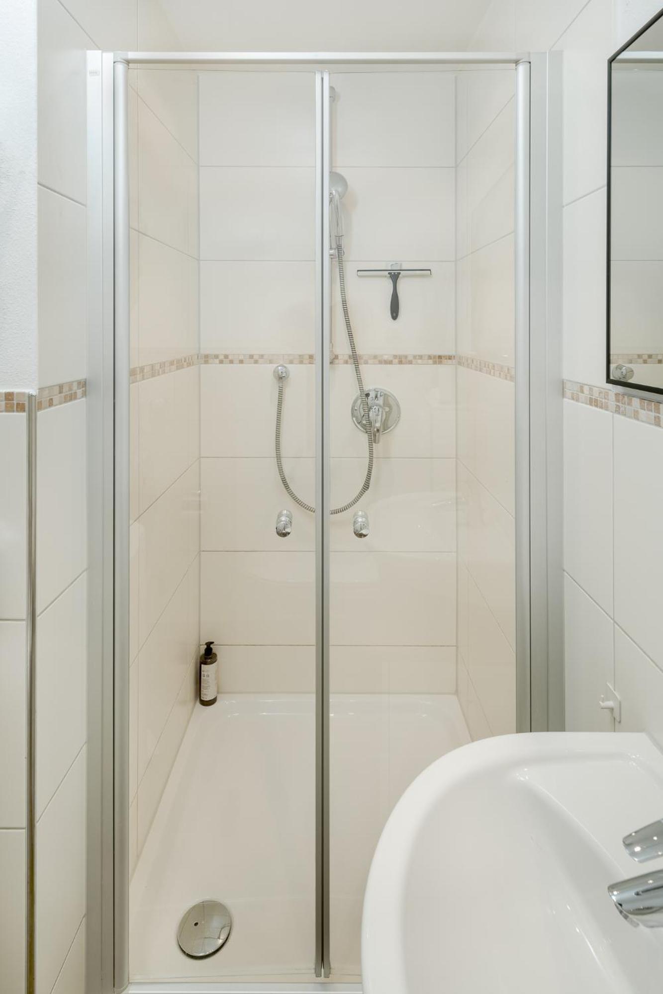 Fenjoy Design Studio Apartment แบร์เนา อัม คีมเซ ภายนอก รูปภาพ