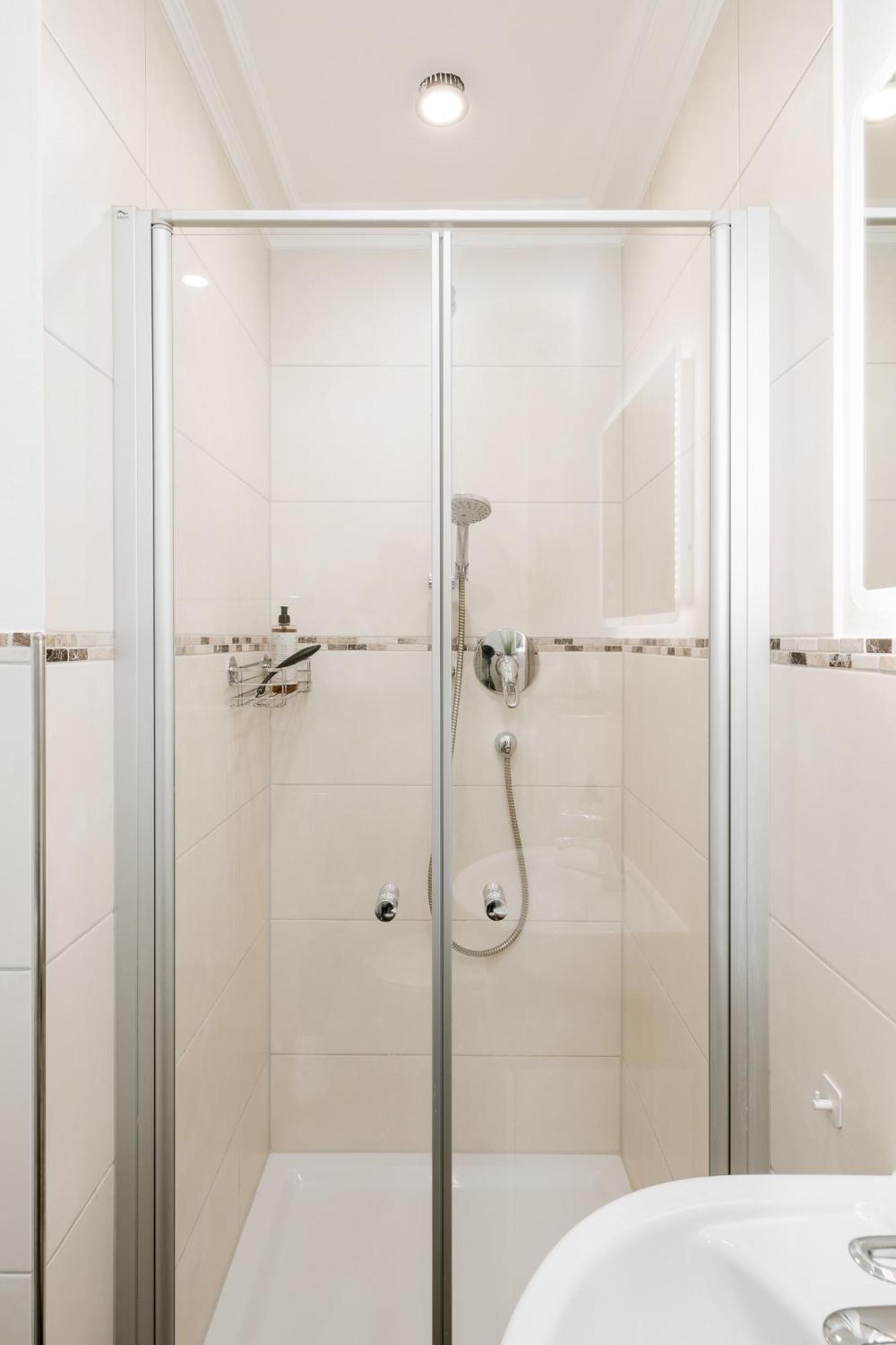 Fenjoy Design Studio Apartment แบร์เนา อัม คีมเซ ภายนอก รูปภาพ