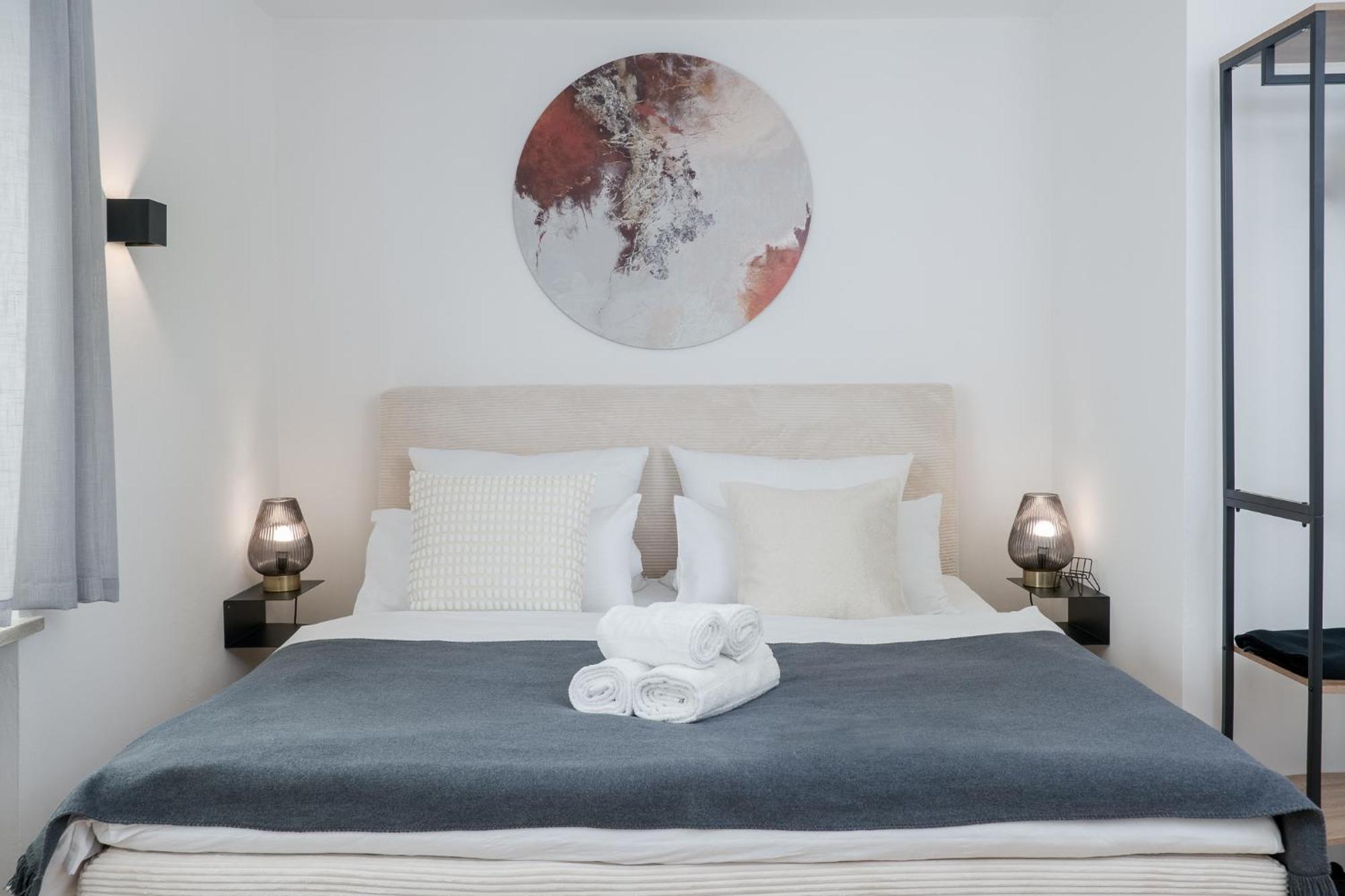 Fenjoy Design Studio Apartment แบร์เนา อัม คีมเซ ภายนอก รูปภาพ
